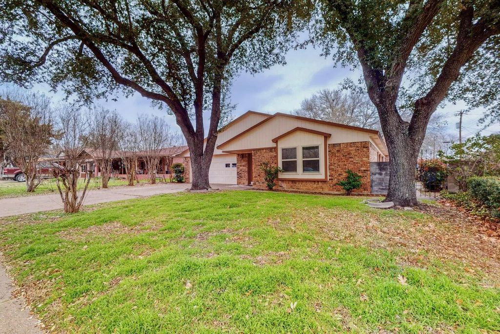 2124 Robinson Street, Irving