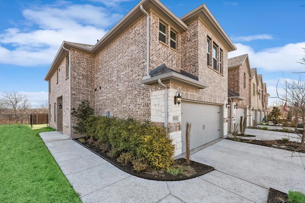 521 Hutchinson Lane, Lewisville