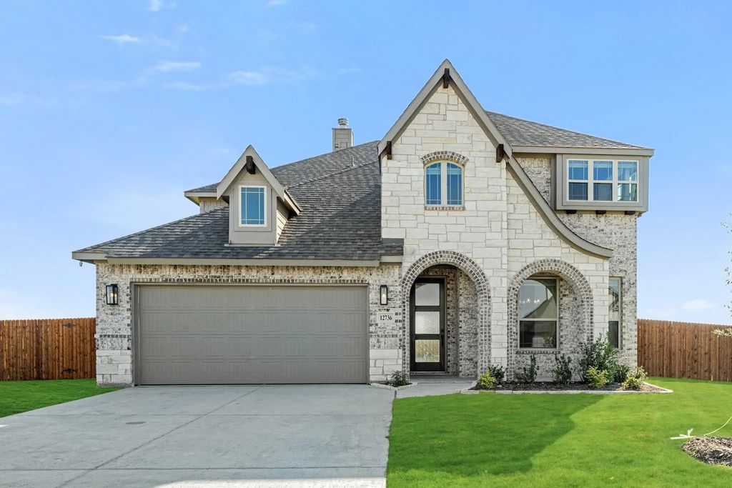 12736 Ruger Road, Godley