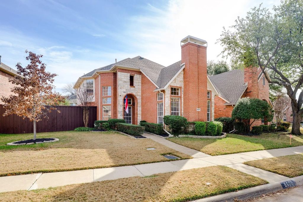 8606 Old Oak Drive, Irving