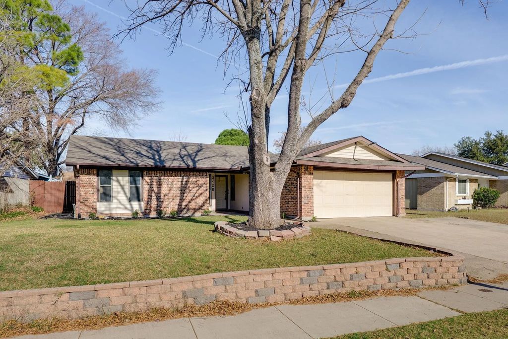 310 E Springdale Lane, Grand Prairie