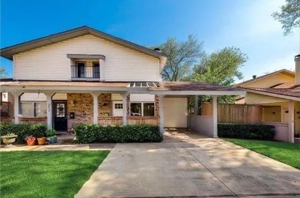 2640 Via Valencia, Carrollton