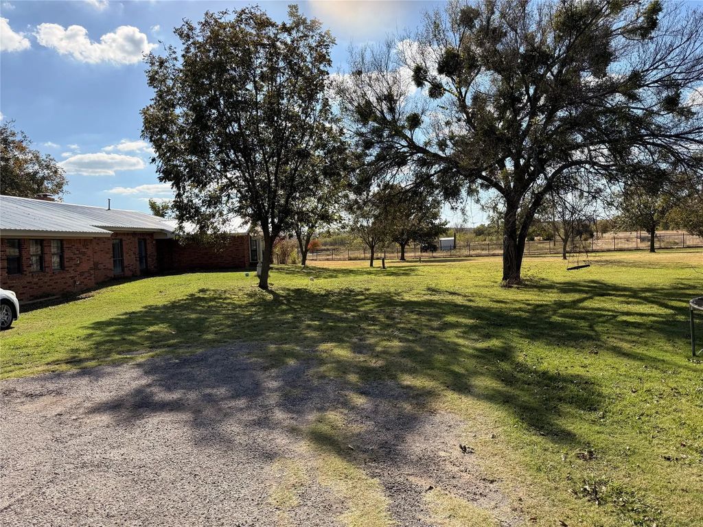 300 Fm 310, Aquilla
