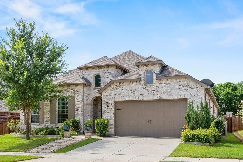 9424 Excursion Drive, Oak Point