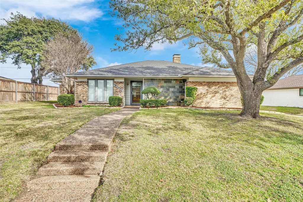 2424 Valley, Richardson