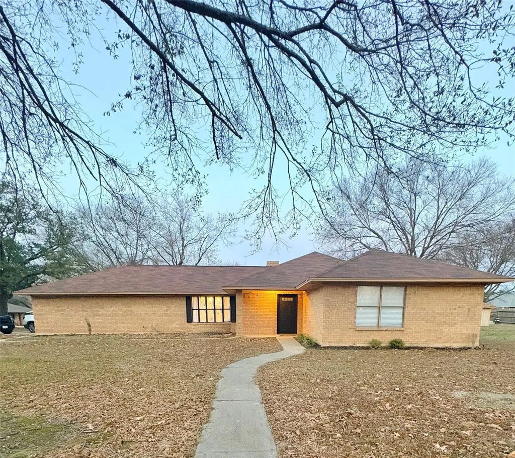 2401 Matthew Drive, Mount Pleasant