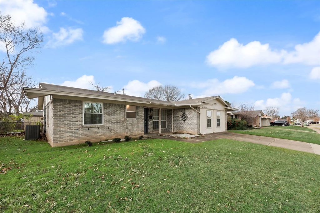 2414 Sparling Way Drive, Carrollton