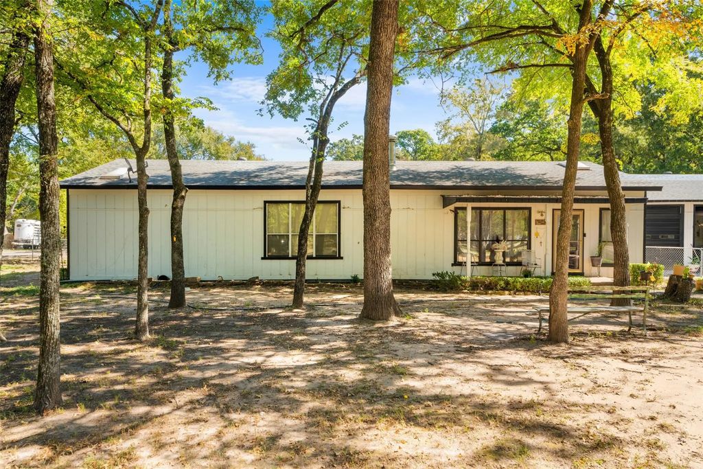 1301 County Road 2405, Kemp