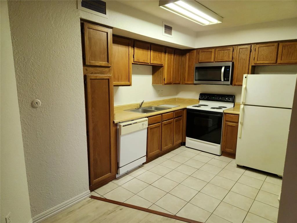 9813 Walnut Street 104, Dallas