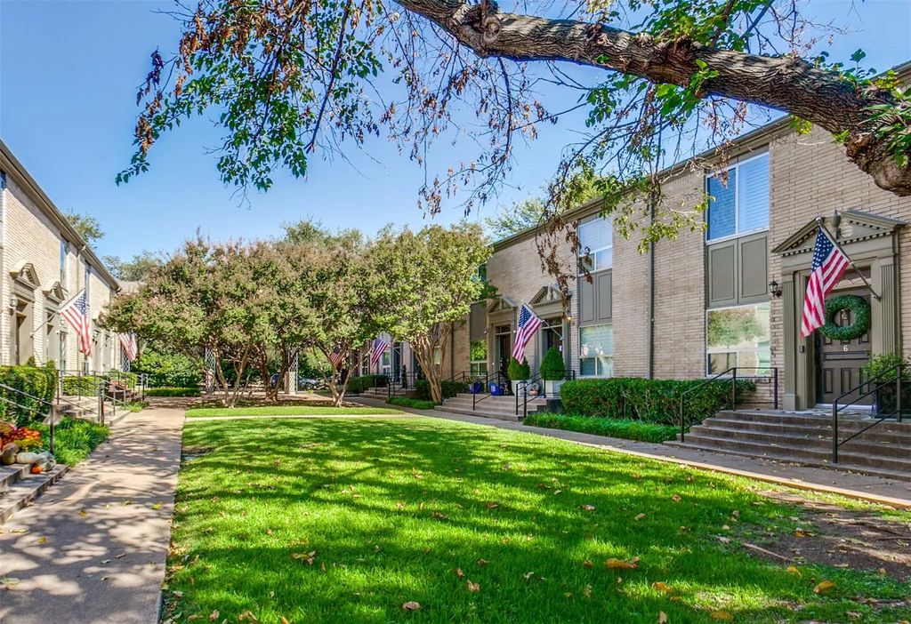 7526 W Northwest Highway 2, Dallas