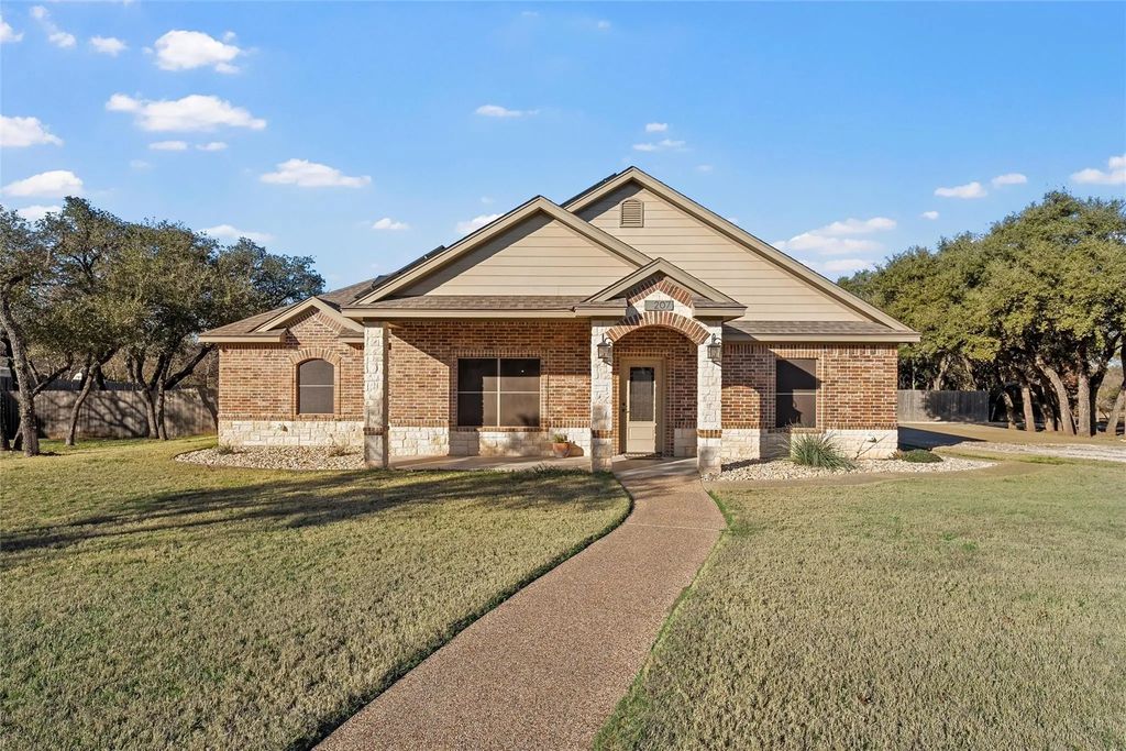 207 Cresthill Circle, Valley Mills