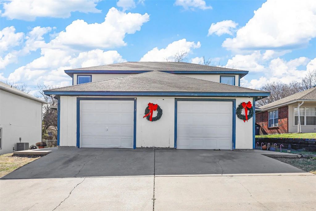 8133 Julie Avenue 8135, Fort Worth