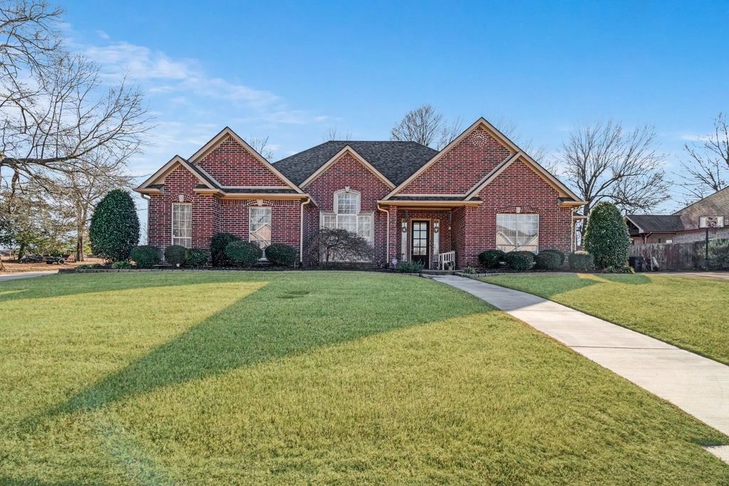 3740 Woodland Lane, Paris