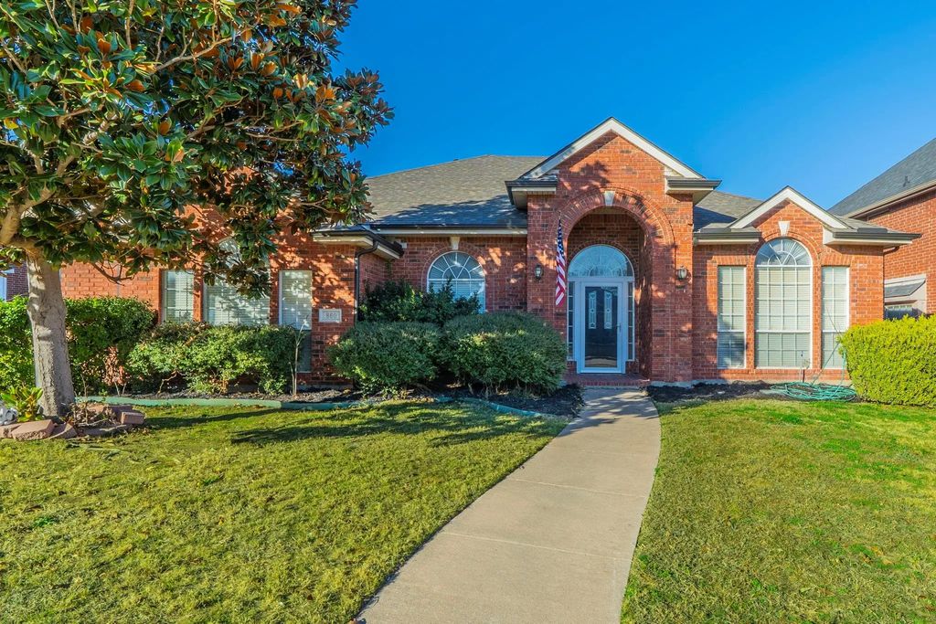 860 Tartan Trail, Highland Village