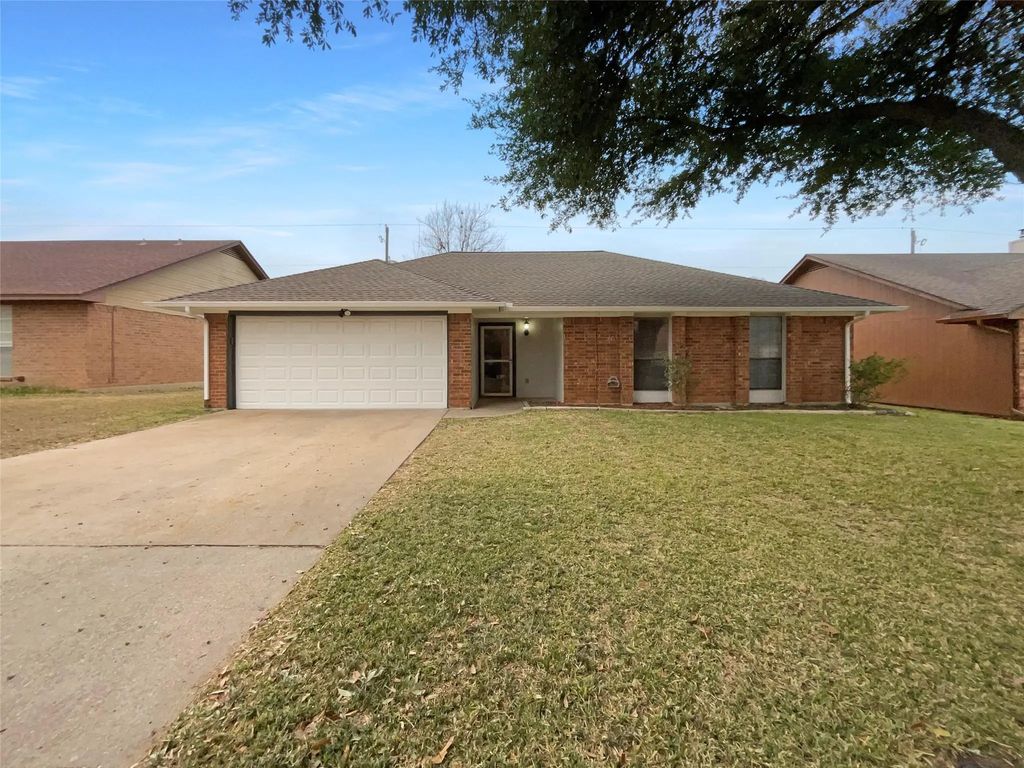 1617 N Bent Tree Trail, Grand Prairie