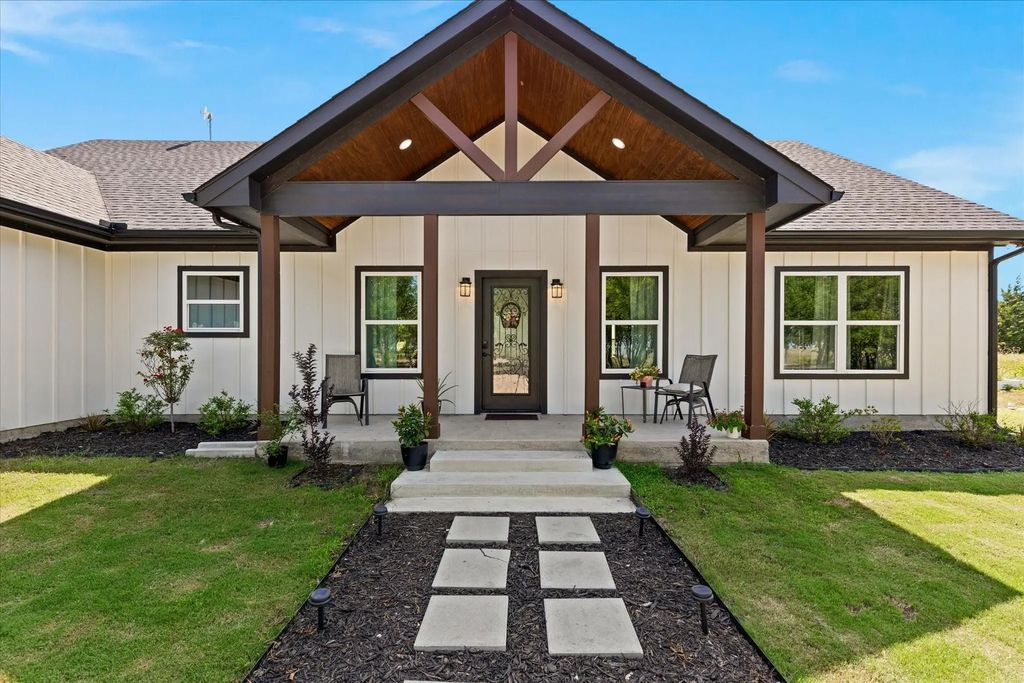 710 Valek Road, Ennis
