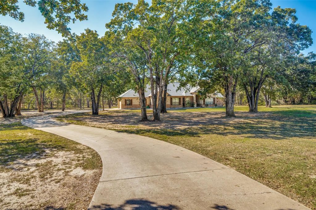 1122 Winding Wood Trail, Scurry