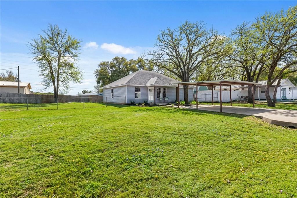 1813 Pioneer Road, Granbury