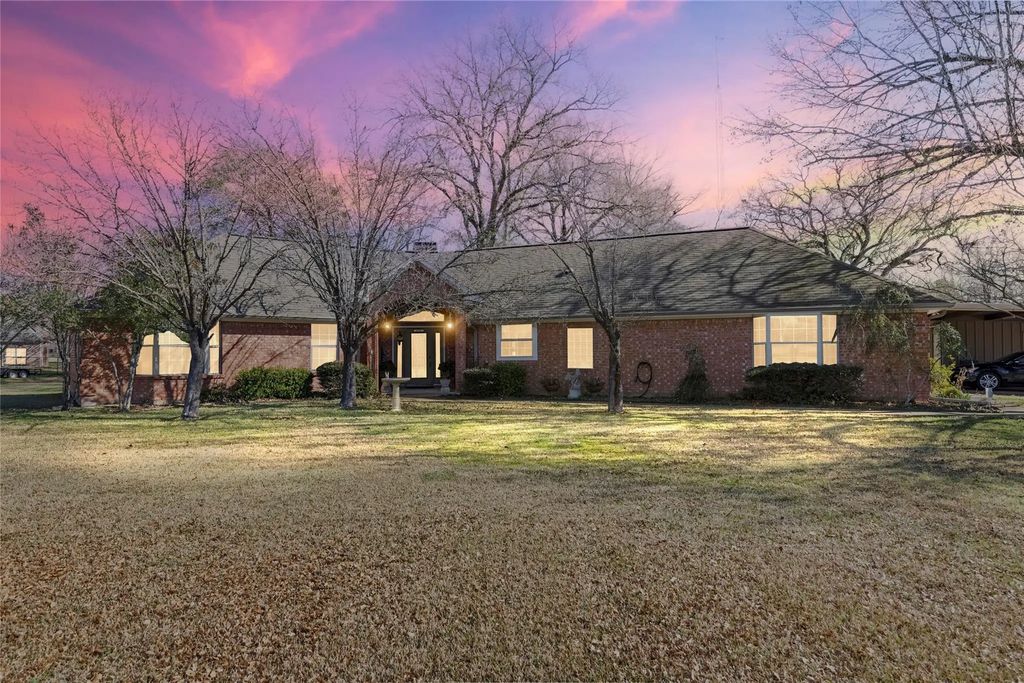 3135 Woodglen Drive, Commerce