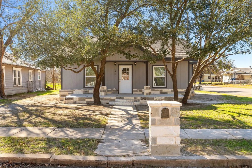 1701 1st Street, Brownwood