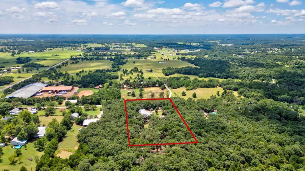203 Eastern Valley Lane, Whitesboro