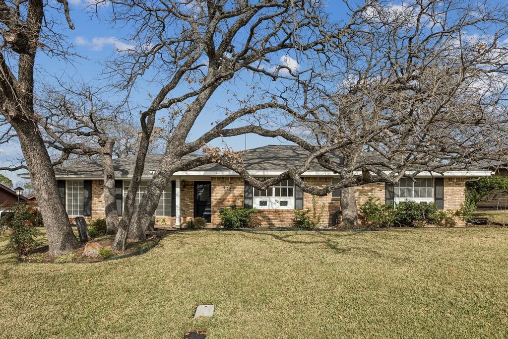 432 Hillview Drive, Hurst