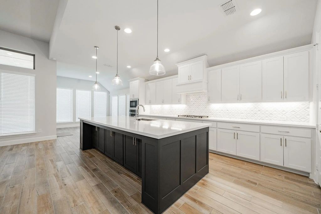 10480 Gray Hills Drive, Fort Worth