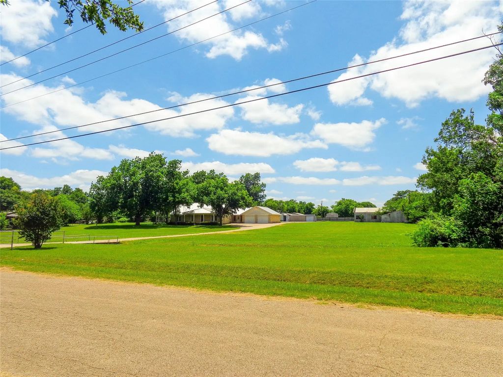 1717 Pipeline Road, Cleburne