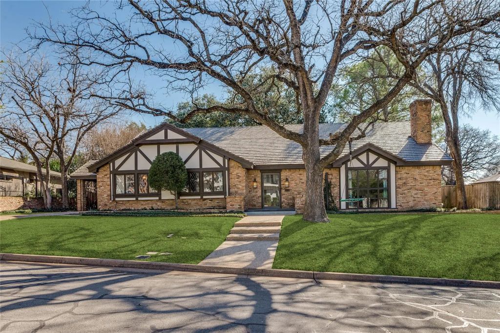 1213 Greenbriar Lane, Arlington