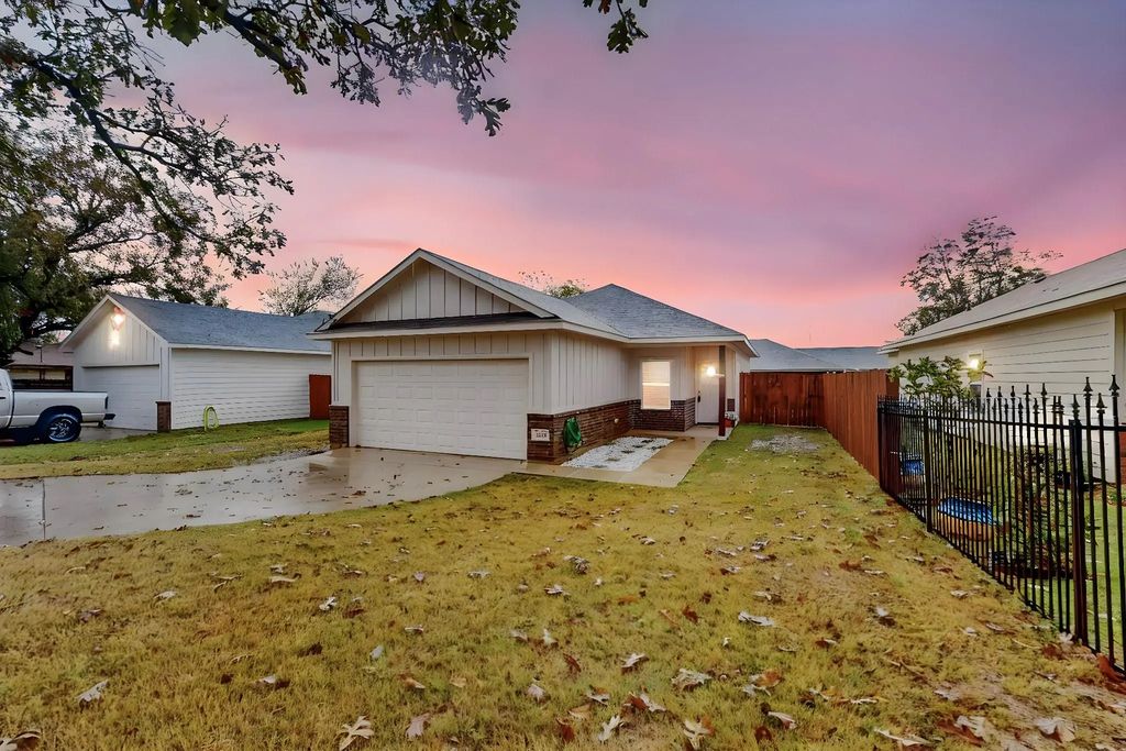 209 S Baugh Street, Alvarado