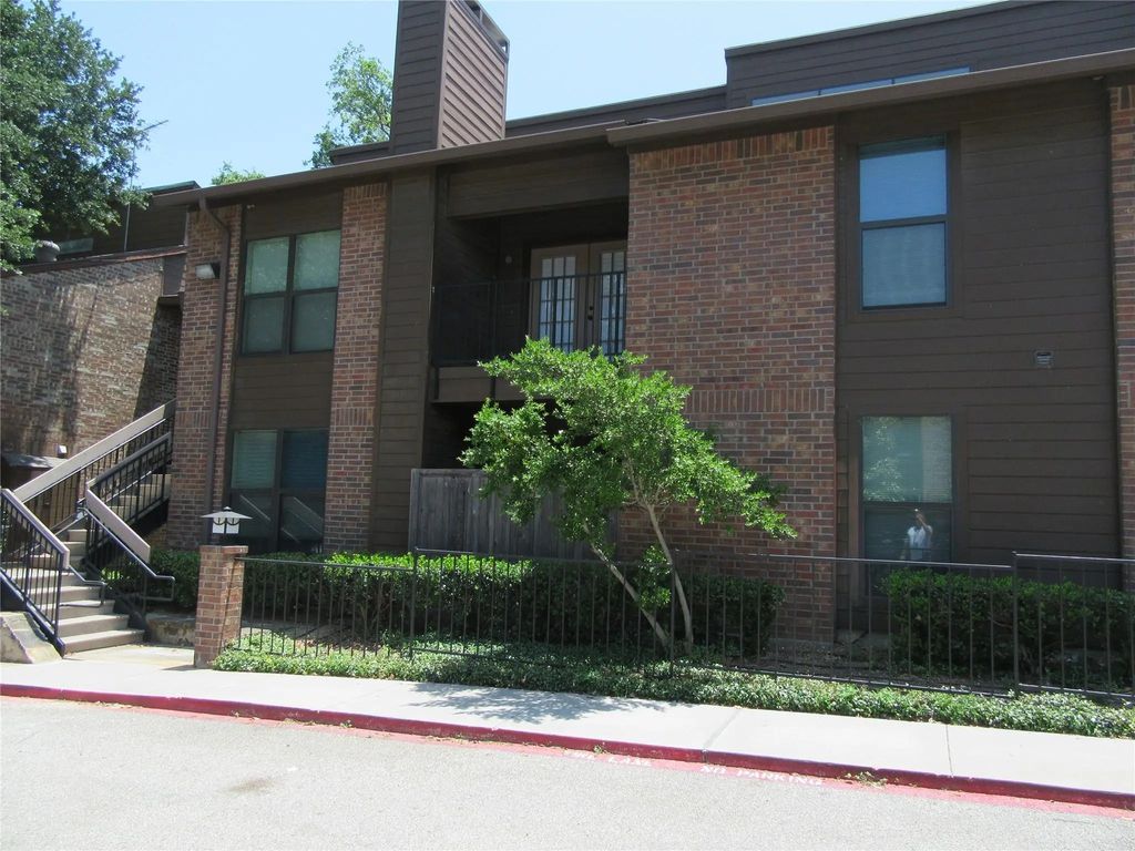 7522 Holly Hill Drive 22, Dallas