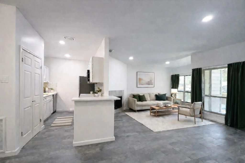 9600 Royal Lane 202, Dallas