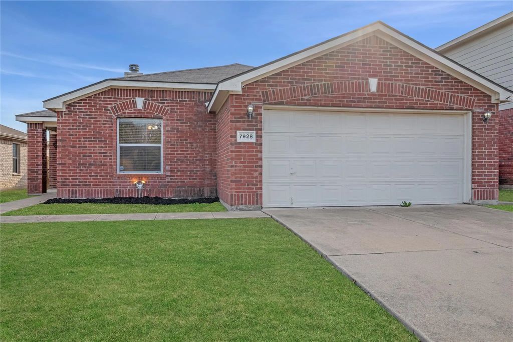7928 Meadow Spring Lane, Fort Worth