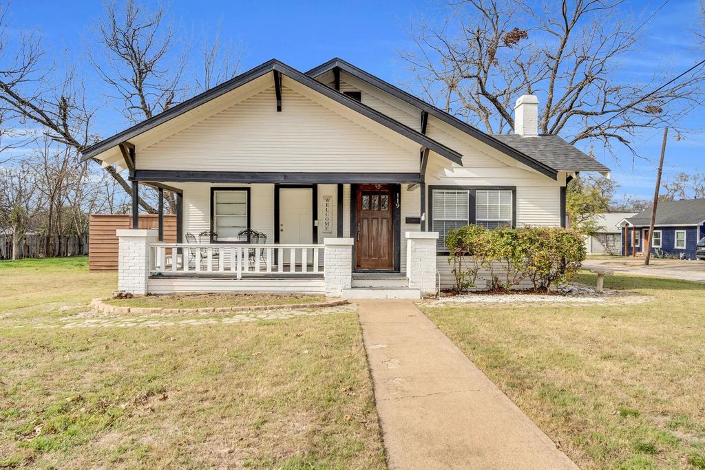 119 W University Avenue, Waxahachie