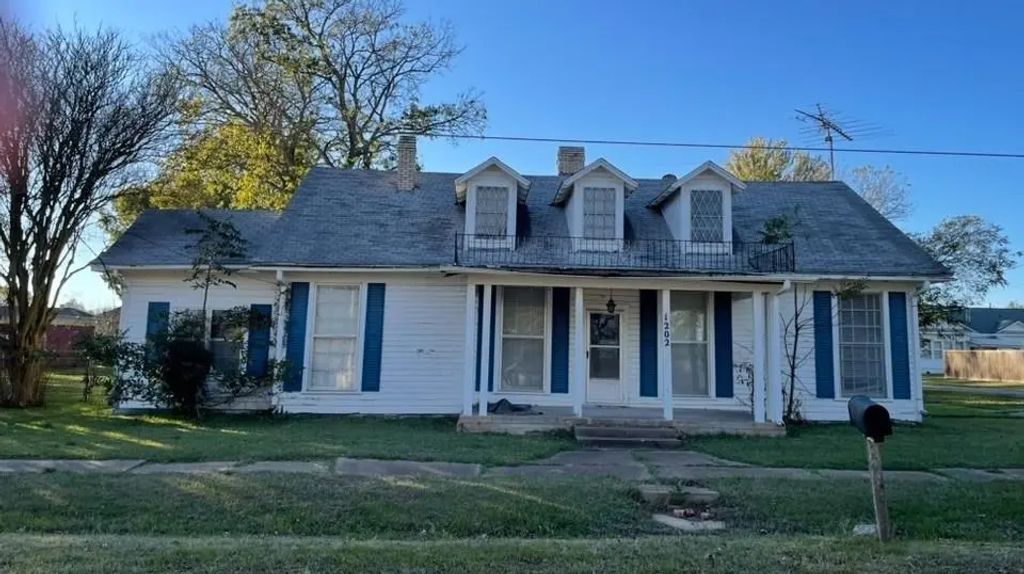 1202 Tyler, Thornton