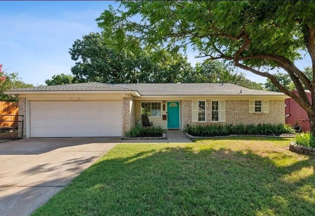 409 Wallace Drive, Crowley