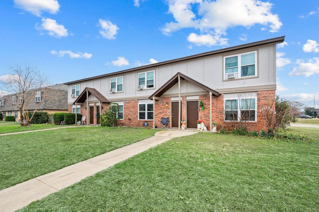 449 Thomas Street, Burleson