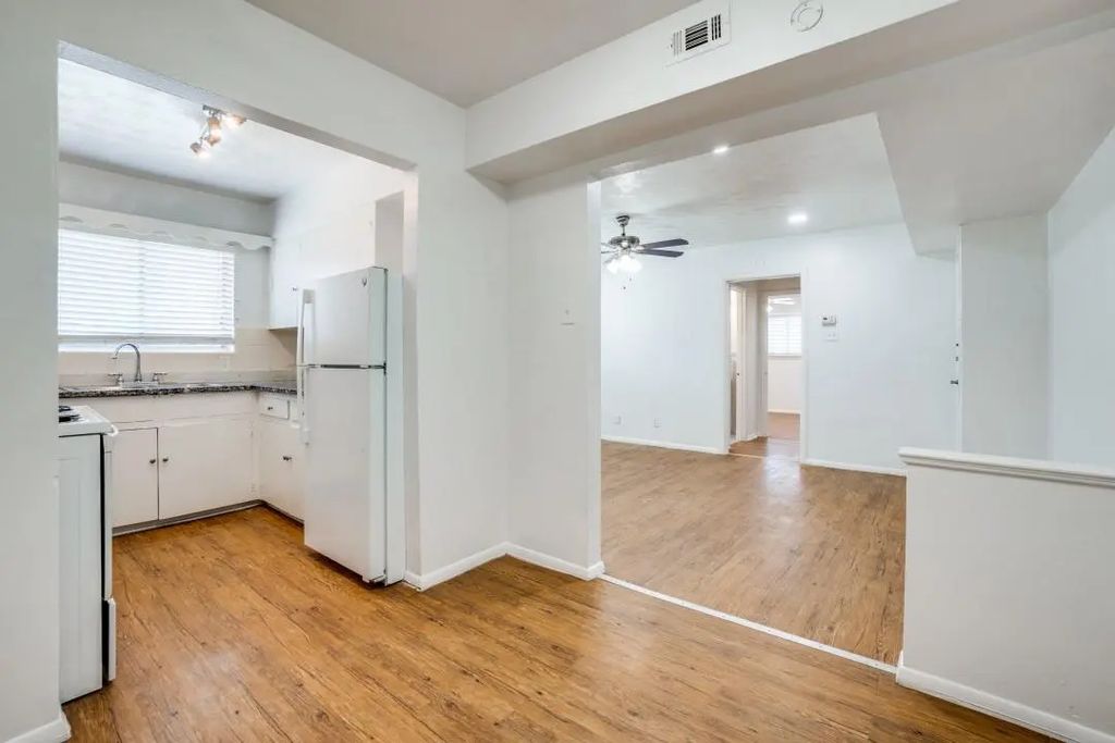5921 Gaston Avenue L, Dallas