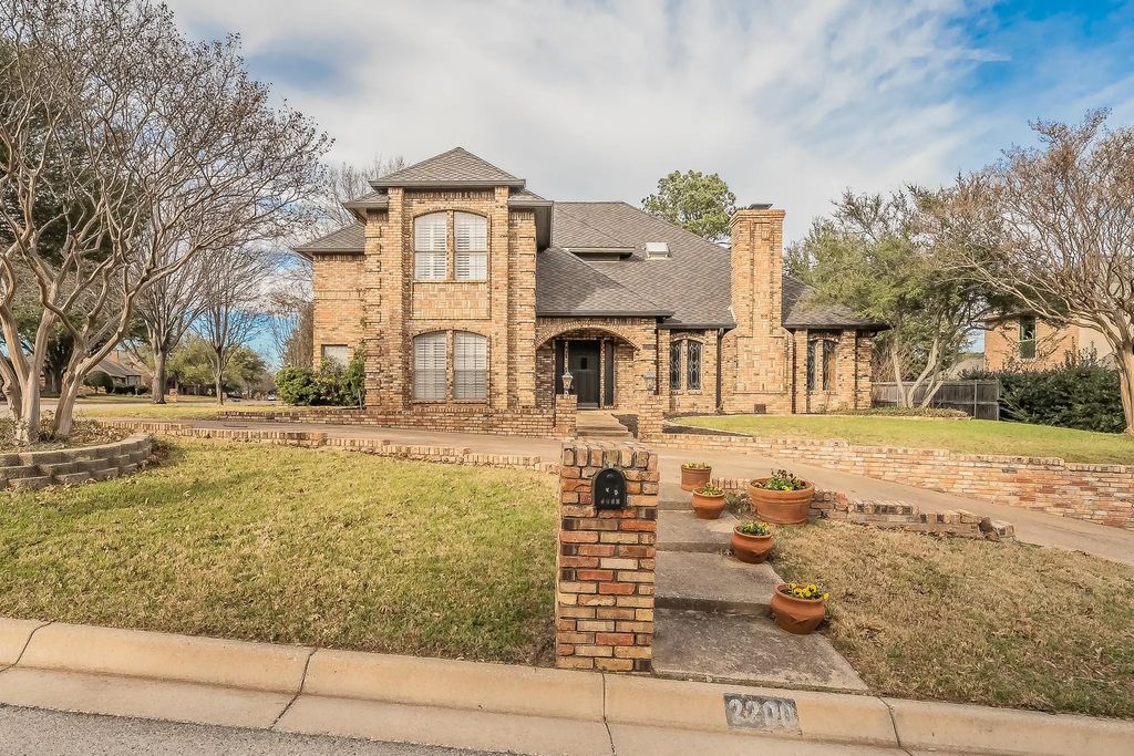 2200 Woodstock Drive, Colleyville