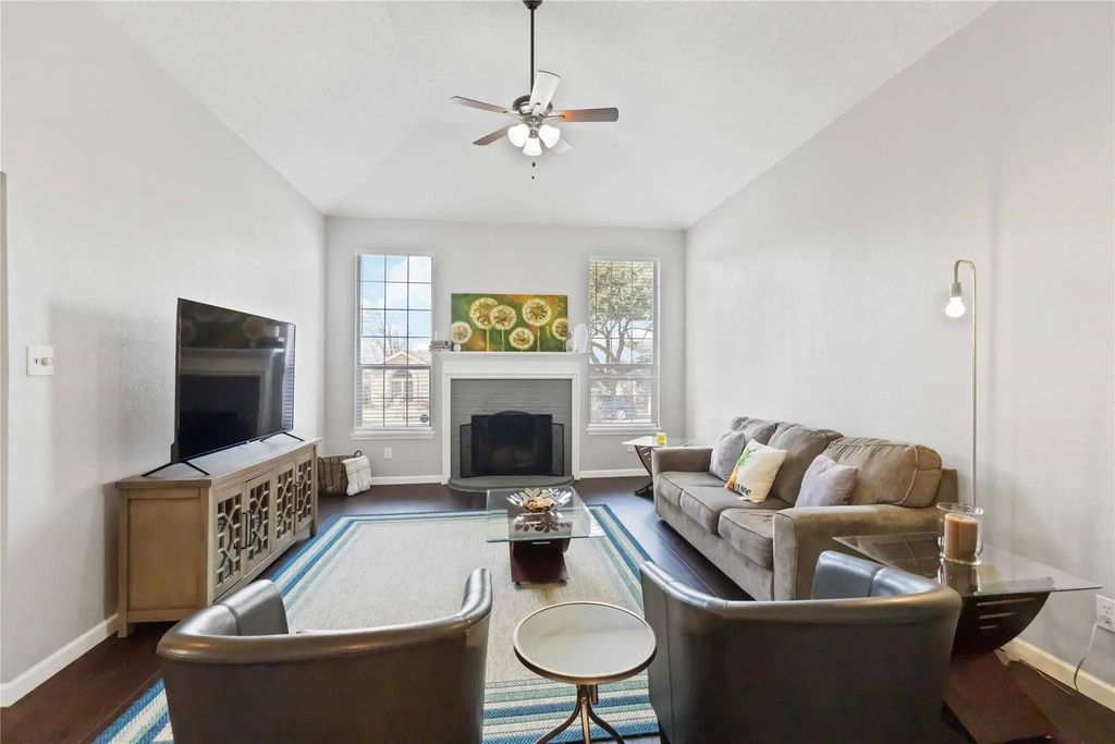 425 Kelley Court, Fort Worth