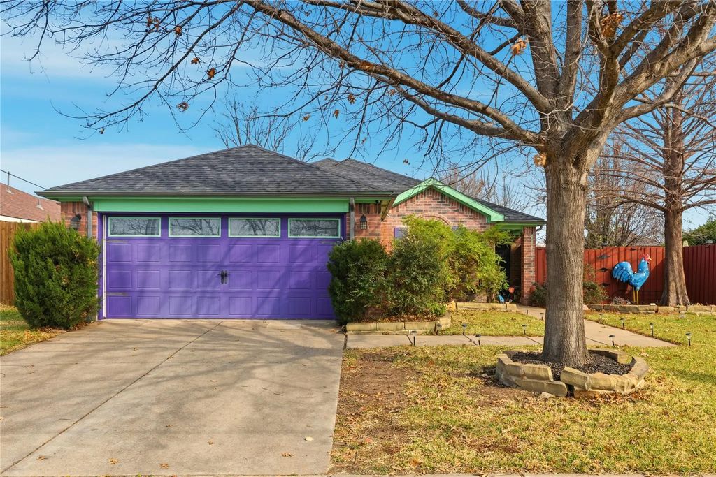 114 N Denver Street, Dallas