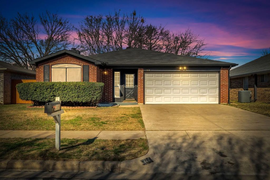 319 Faircrest Drive, Arlington