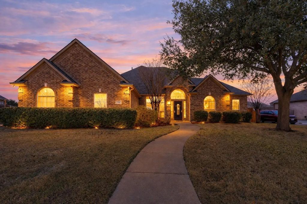 1508 Leaning Oak Lane, Cleburne