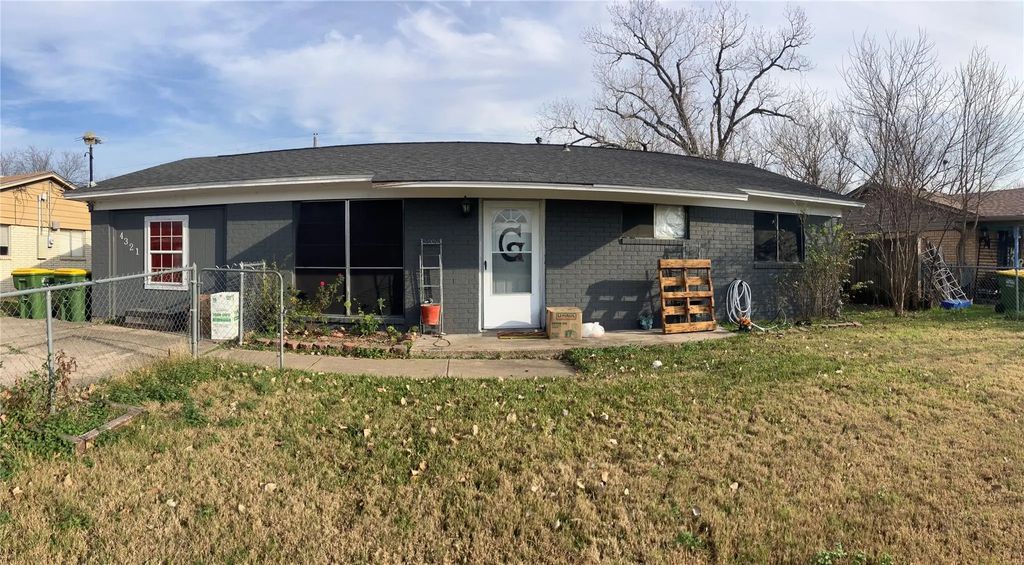 4321 Greenbriar Drive, Bellmead