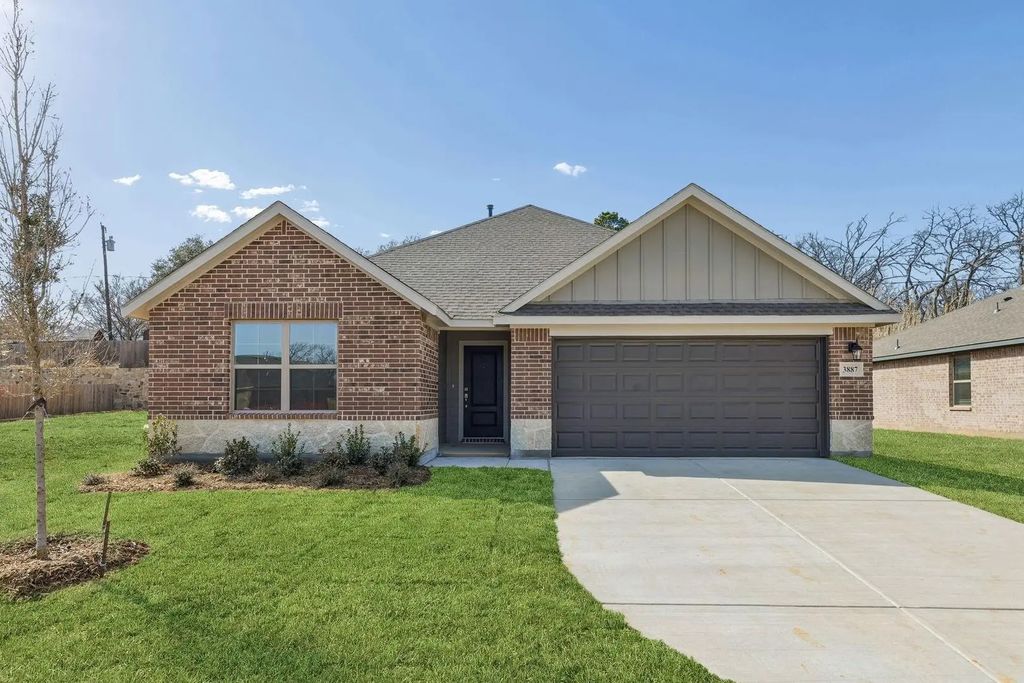 3887 Rose Hill Court, Denison