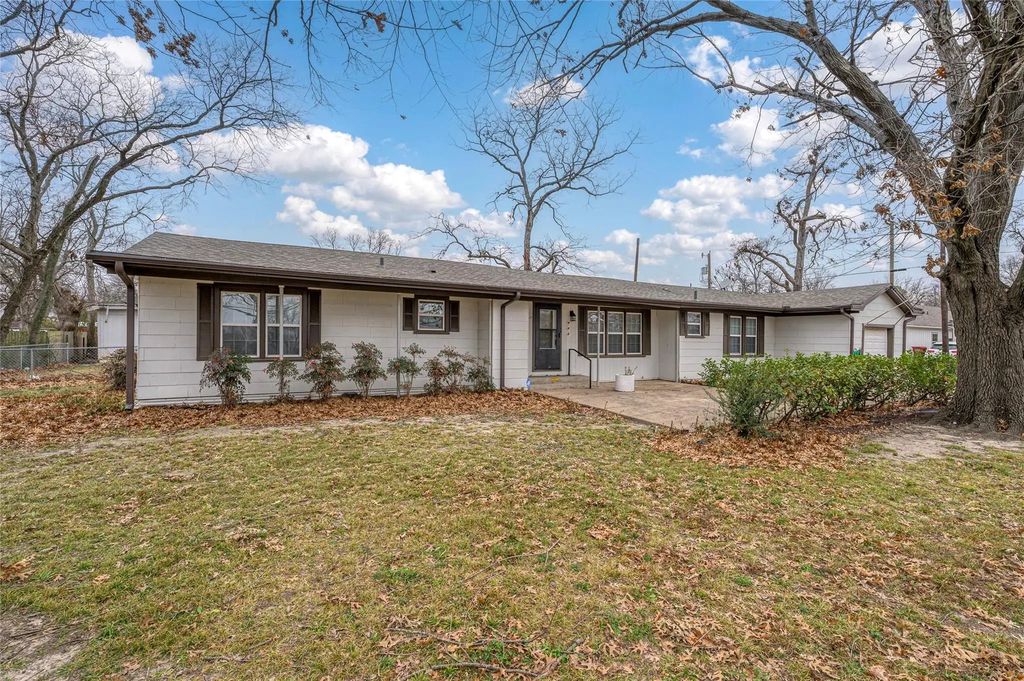 903 Lynn Street, Bonham