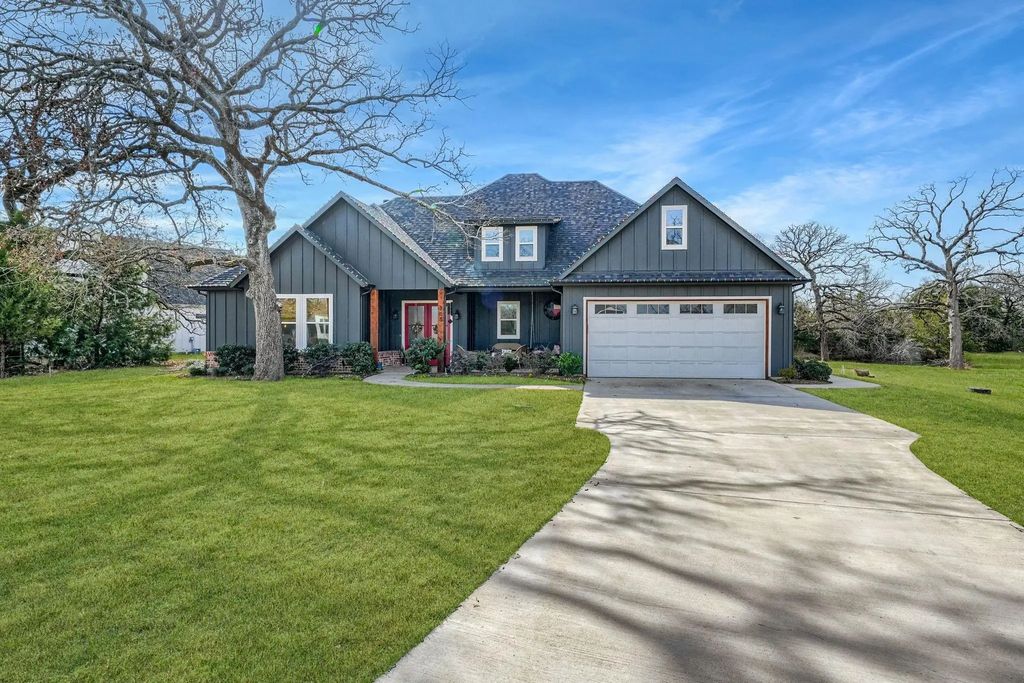 265 Hickory Court, Quinlan