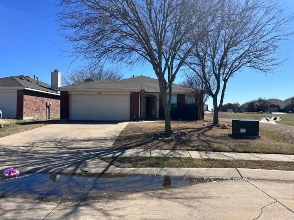 2016 Brook Meadow Drive, Forney