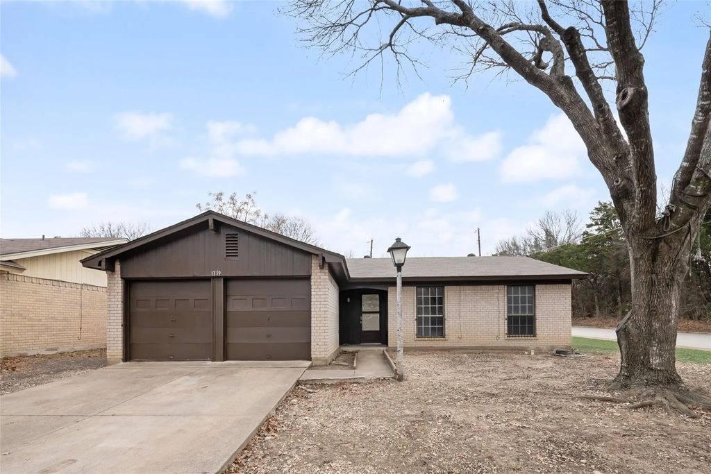 1319 Saturn Drive, Cedar Hill