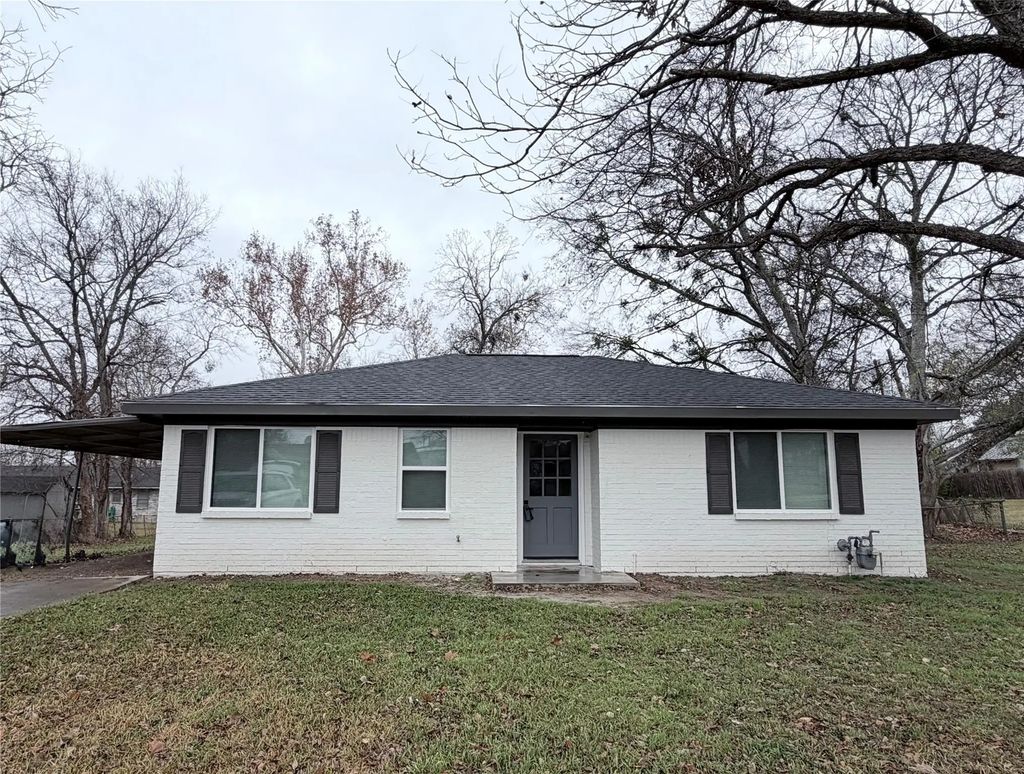 502 Willow Circle, Brenham